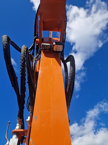 Hitachi ZX85US-6 18 of 19