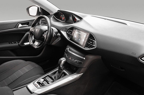 Peugeot 308 SW 24 of 24
