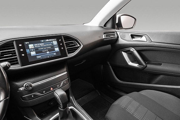 Peugeot 308 SW 11 of 24