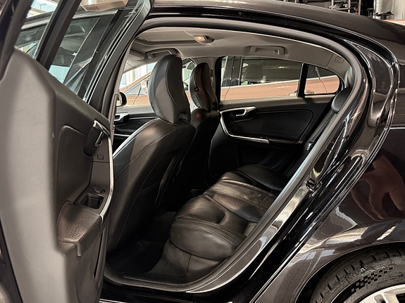 Volvo S60 18 of 30