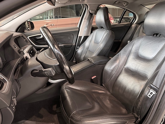 Volvo S60 24 of 30