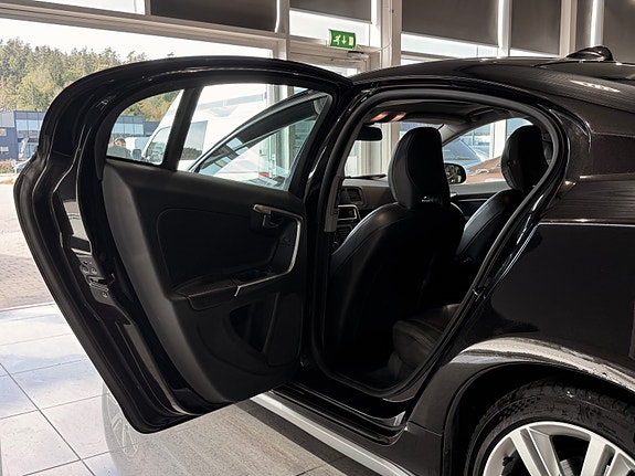 Volvo S60 17 of 30