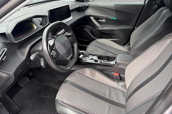 Peugeot e-2008 14 of 18