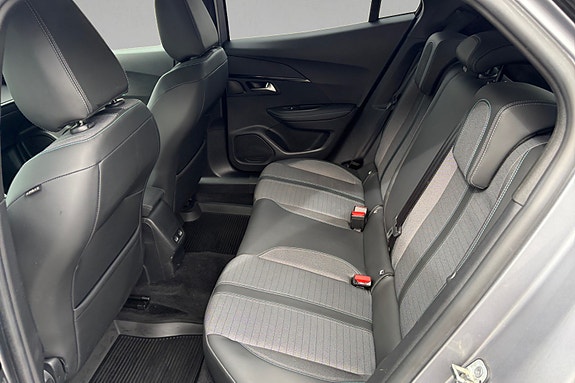 Peugeot e-2008 16 of 18
