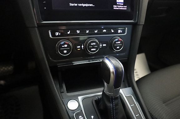 Volkswagen e-Golf VII 26 of 30