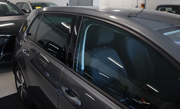 Volkswagen e-Golf VII 21 of 30