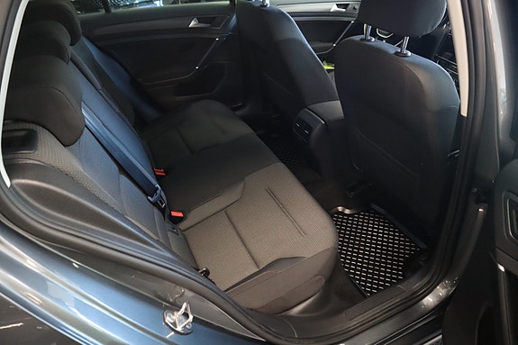 Volkswagen e-Golf VII 17 of 30