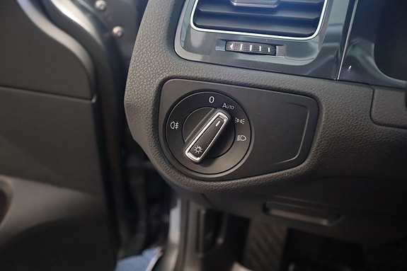 Volkswagen e-Golf VII 22 of 30