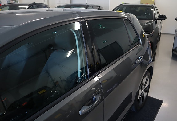 Volkswagen e-Golf VII 16 of 30