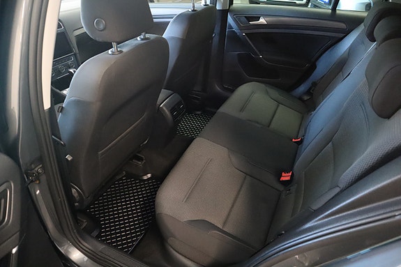 Volkswagen e-Golf VII 15 of 30