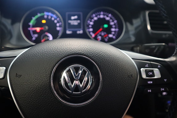 Volkswagen e-Golf VII 25 of 30