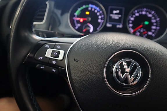 Volkswagen e-Golf VII 24 of 30