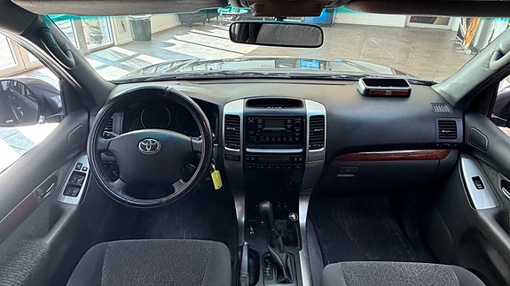 Toyota Land Cruiser 24 of 30