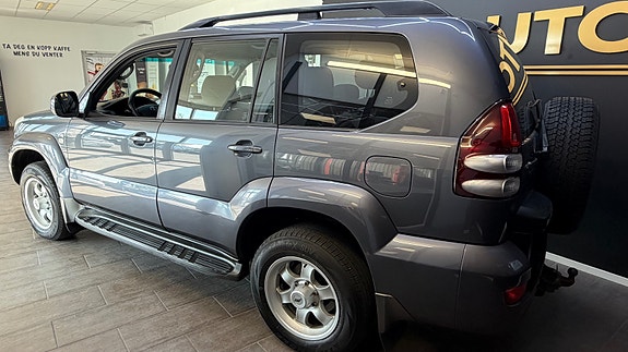 Toyota Land Cruiser 9 of 30