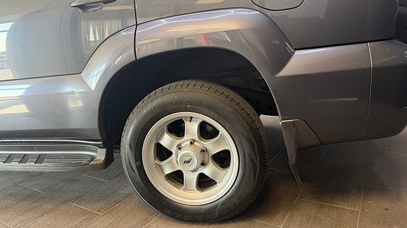 Toyota Land Cruiser 10 of 30
