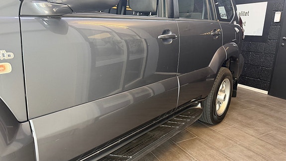 Toyota Land Cruiser 14 of 30