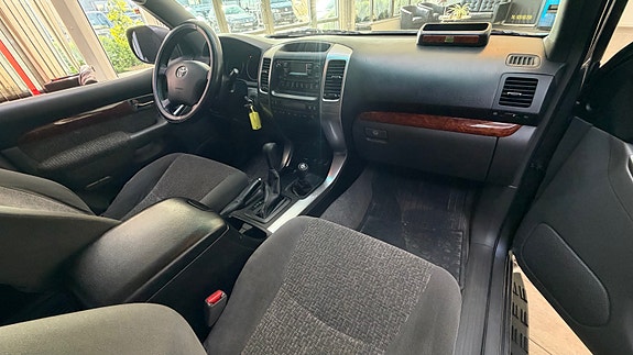 Toyota Land Cruiser 23 of 30