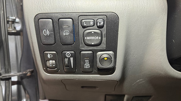 Toyota Land Cruiser 27 of 30