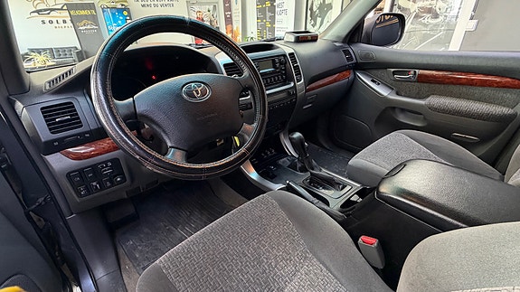 Toyota Land Cruiser 22 of 30