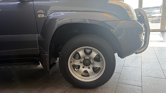 Toyota Land Cruiser 4 of 30