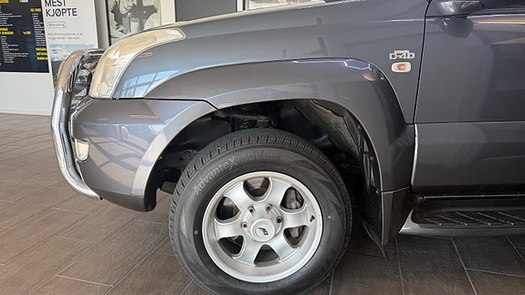 Toyota Land Cruiser 13 of 30