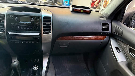 Toyota Land Cruiser 25 of 30