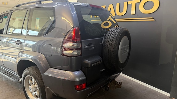 Toyota Land Cruiser 7 of 30