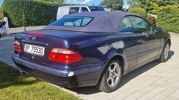 Mercedes-Benz CLK200 6 of 30