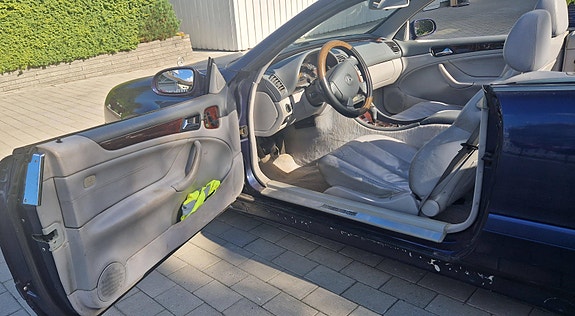 Mercedes-Benz CLK200 21 of 30