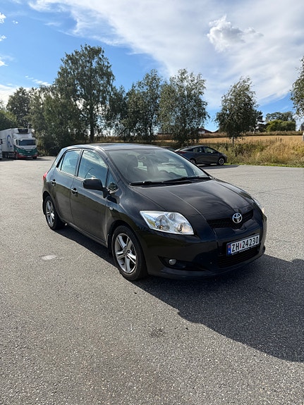 Toyota Auris 2 of 9