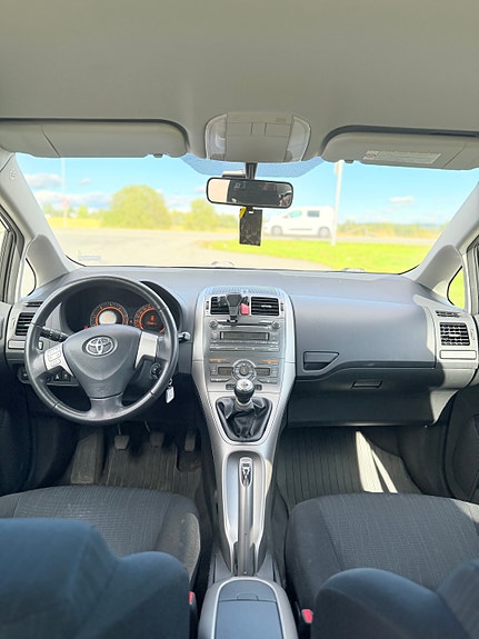 Toyota Auris 5 of 9