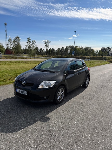 Toyota Auris 3 of 9
