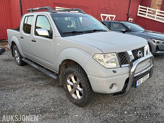 Nissan Navara 2 of 21