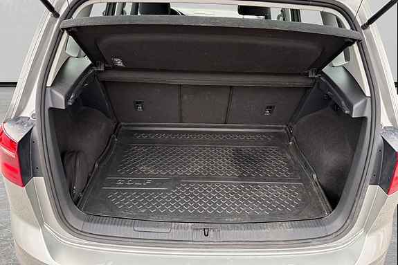 Volkswagen Golf Sportsvan 11 of 17