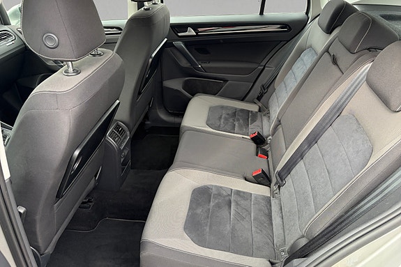 Volkswagen Golf Sportsvan 16 of 17