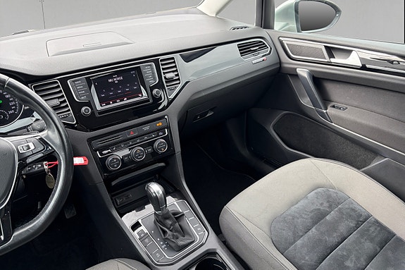Volkswagen Golf Sportsvan 15 of 17