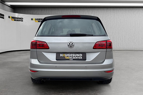 Volkswagen Golf Sportsvan 8 of 17