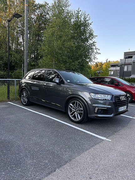 Audi Q7 4 of 6