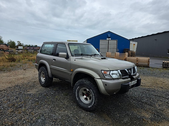 Nissan Patrol 2 of 15