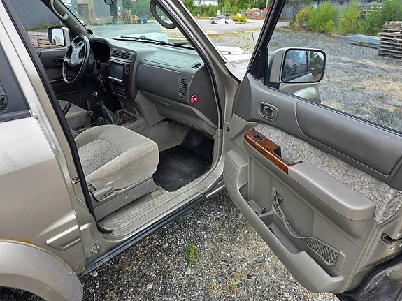 Nissan Patrol 4 of 15