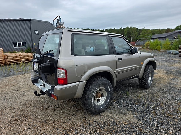 Nissan Patrol 3 of 15