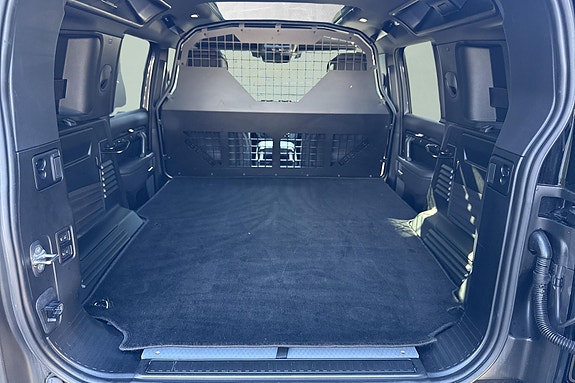 Land Rover Defender 110 13 of 18