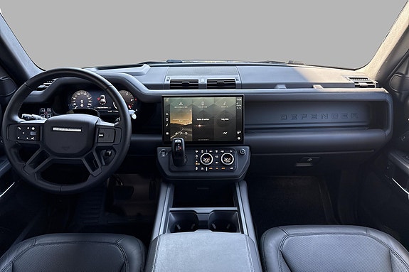 Land Rover Defender 110 11 of 18