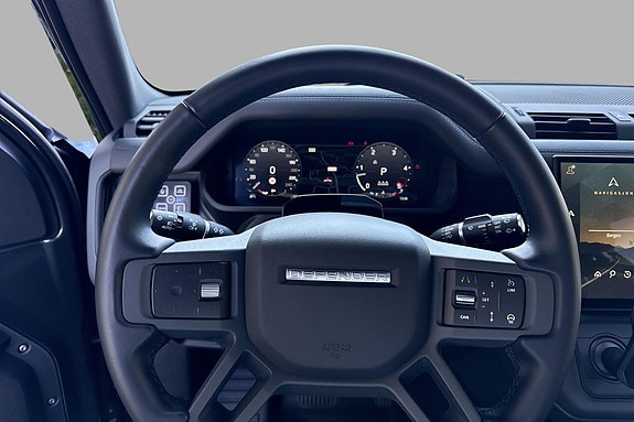 Land Rover Defender 110 5 of 18