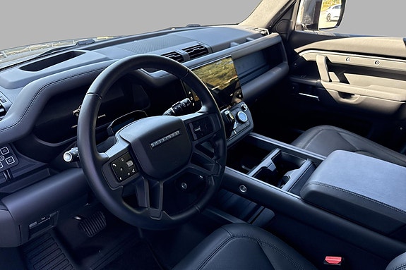 Land Rover Defender 110 4 of 18