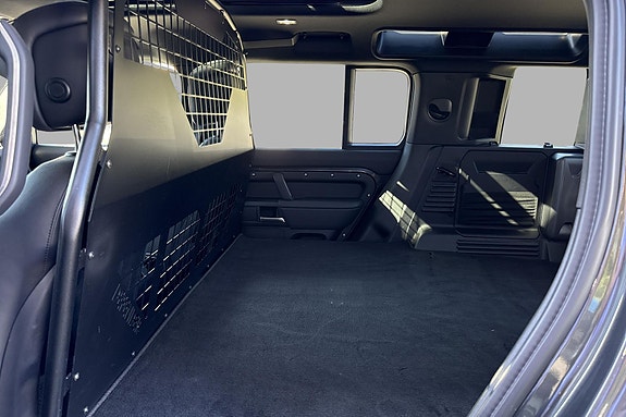 Land Rover Defender 110 10 of 18