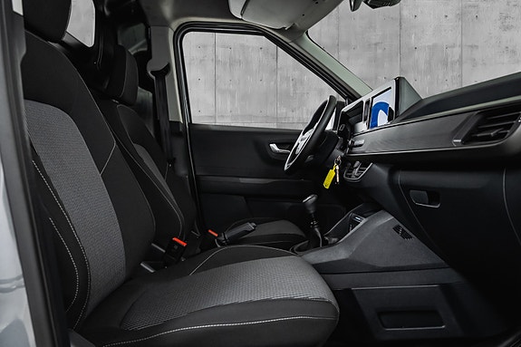 Ford Transit Courier 13 of 25