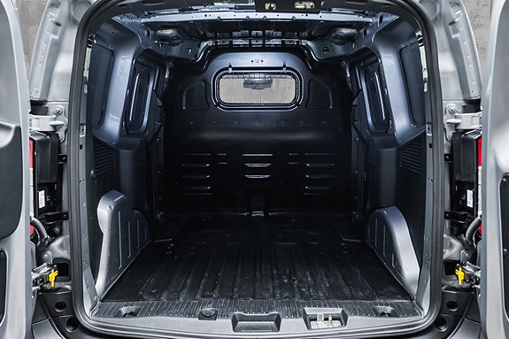 Ford Transit Courier 25 of 25