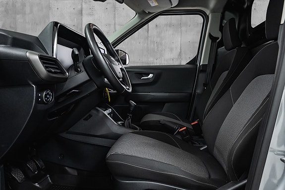 Ford Transit Courier 10 of 25