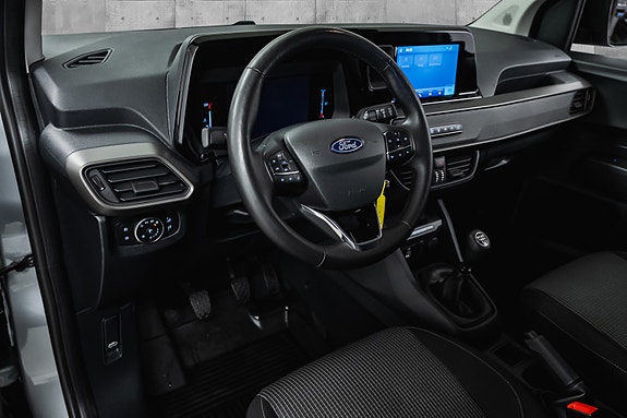 Ford Transit Courier 11 of 25